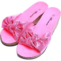 Klapki damskie Pantofelek24 różowe casual zamszowe bez zapięcia na koturnie  - zdjęcie produktu