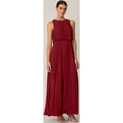 Sukienka czerwona APART maxi elegancka bez rękawów  - zdjęcie produktu