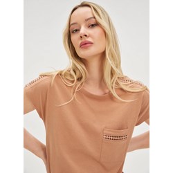 Bluzka damska Moodo.pl z okrągłym dekoltem casual  - zdjęcie produktu