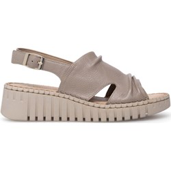 Sandały damskie Lasocki casual na koturnie  - zdjęcie produktu