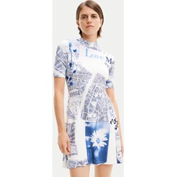 Sukienka Desigual z okrągłym dekoltem prosta casualowa mini na uczelnię z krótkim rękawem  - zdjęcie produktu