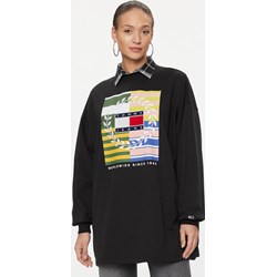 Sukienka czarna Tommy Jeans mini casual z długim rękawem na spacer z napisem z okrągłym dekoltem  - zdjęcie produktu