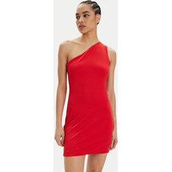 Tommy Jeans sukienka elegancka z okrągłym dekoltem mini dopasowana  - zdjęcie produktu