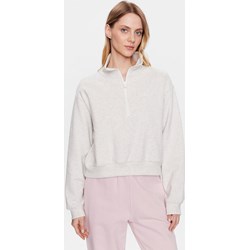 Bluza damska biała New Balance krótka  - zdjęcie produktu