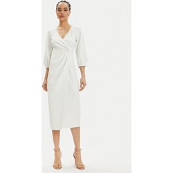 Sukienka Nissa biała w serek  - zdjęcie produktu