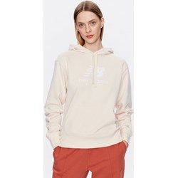 Bluza damska New Balance w sportowym stylu beżowa z napisami  - zdjęcie produktu