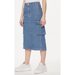 Spódnica Levi's midi niebieska z jeansu  - zdjęcie produktu