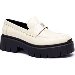 Półbuty damskie Hugo Boss z tworzywa sztucznego  - zdjęcie produktu