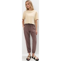 Spodnie damskie Mohito brązowe na wiosnę  - zdjęcie produktu