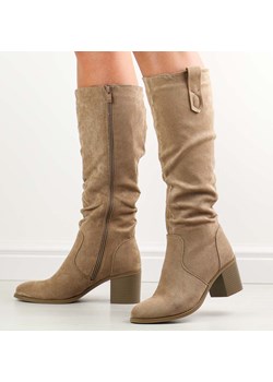 Beżowe zamszowe kozaki damskie na obcasie M.Daszyński 2337-1 suzana.pl - kod rabatowy