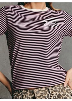 Sinsay - Koszulka w paski z haftowanym napisem - wielobarwny Sinsay Sinsay - kod rabatowy