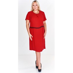 Czerwona sukienka Fokus z okrągłym dekoltem dla puszystych na wesele z krótkim rękawem  - zdjęcie produktu