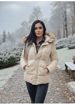 zimowa kurtka golden bezowo złota lakierowana z kapturem i futrem Etnee wyprzedaż STYLOWO - kod rabatowy