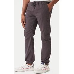 Spodnie męskie Tommy Jeans - MODIVO - zdjęcie produktu