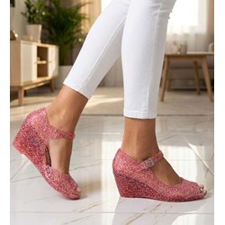 Sandały damskie różowe na lato na koturnie z gumy z klamrą  - zdjęcie produktu