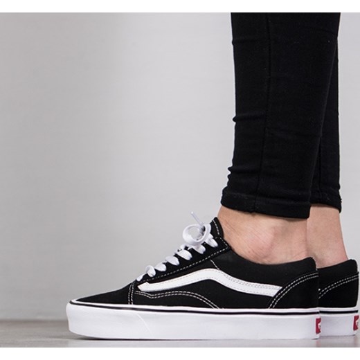 vans old skool damskie czarne na nodze vans old skool damskie czarne na nodze