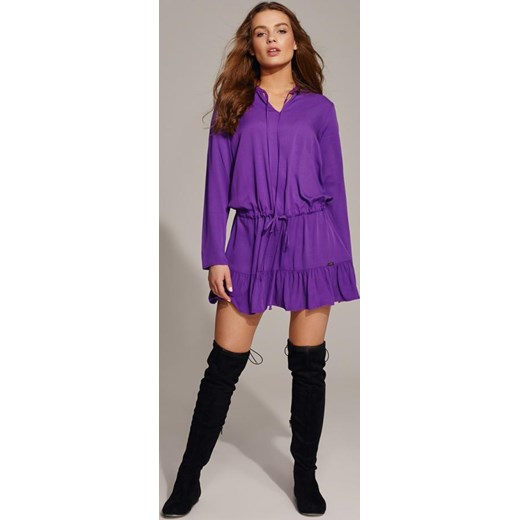 Fioletowa sukienka Diverse casual oversize w serek w Domodi