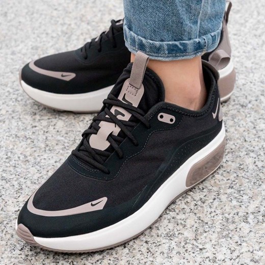 Nike buty sportowe damskie w grochy na płaskiej podeszwie w Buty sportowe damskie Nike do biegania w grochy płaskie