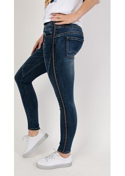 Spodnie jeansowe plus size z lampasami Olika olika.com.pl - kod rabatowy