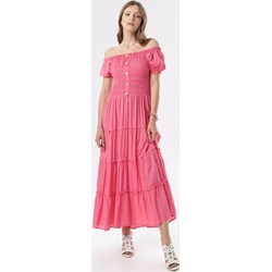 Born2be sukienka różowa casual z dekoltem typu hiszpanka  - zdjęcie produktu