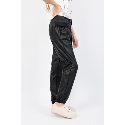 JOGGERY Z IMITACJI SKÓRY Z NERKĄ Olika L olika.com.pl promocyjna cena