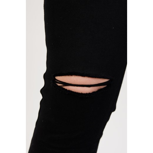Czarne spodnie z rozcięciami na kolanach oraz szarpaniem na dole nogawki (L-4XL) PLUS SIZE Olika L olika.com.pl okazja