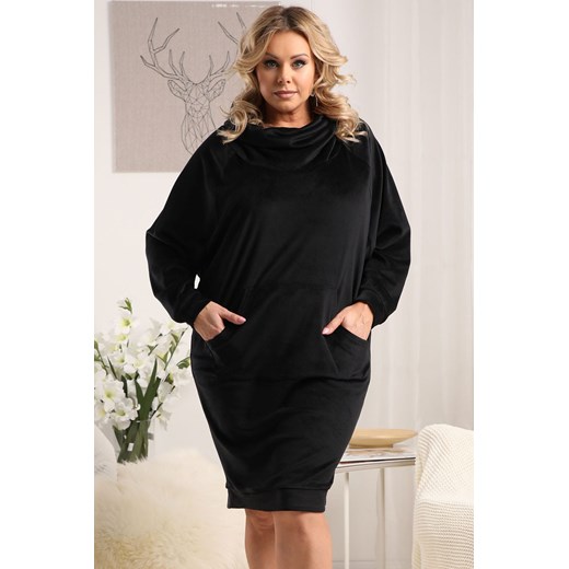 Sukienka modna z velvet z golfem oversize AURIKA czarna Plus Size karko.pl