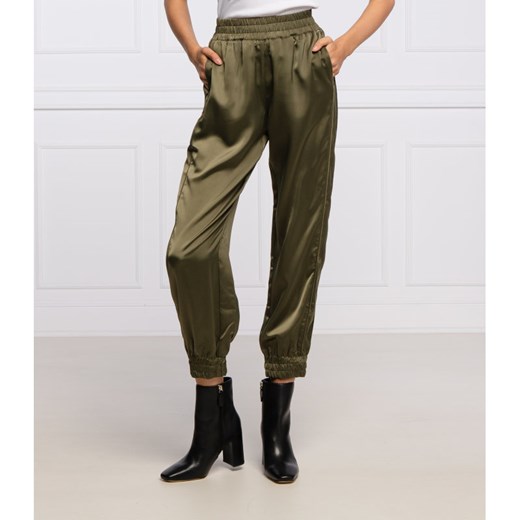 GUESS JEANS Spodnie dresowe EUPHEMIA | Relaxed fit L promocyjna cena Gomez Fashion Store
