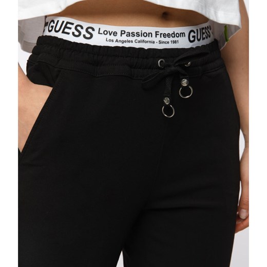 GUESS JEANS Spodnie jogger CORINNE | Regular Fit S wyprzedaż Gomez Fashion Store