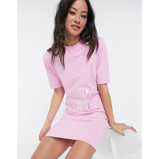 Love Moschino – Różowa sukienka t-shirtowa z metalicznym logo na prostokątnym tle-Różowy Love Moschino IT 40 Asos Poland wyprzedaż