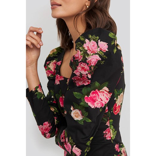 Sukienka NA-KD dopasowana z dekoltem v mini casualowa 