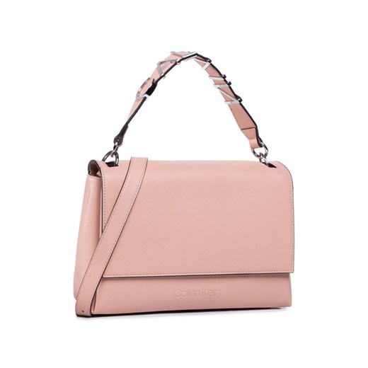 Calvin Klein Torebka Flap Shoulder Bag Md K60K607041 Różowy Calvin Klein 00 okazyjna cena MODIVO