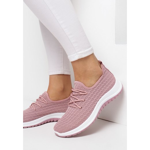Buty sportowe damskie Born2be różowe na płaskiej podeszwie sznurowane 