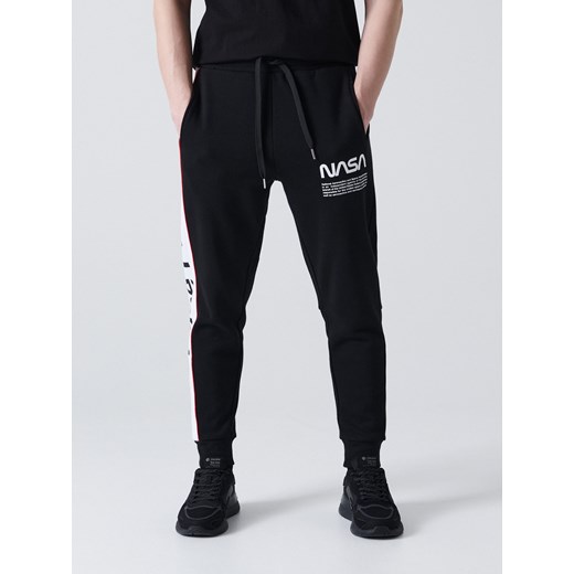 Cropp - Joggery NASA - Czarny Cropp XL Cropp