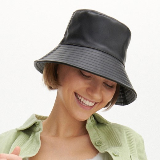 Reserved - Bucket hat z imitacji skóry - Czarny Reserved S Reserved