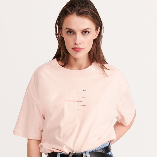 Reserved - T-shirt z minimalistycznym napisem - Różowy Reserved L wyprzedaż Reserved