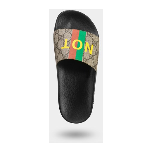Pantoletten mit „Fake/Not“-Print Gucci 38 showroom.pl