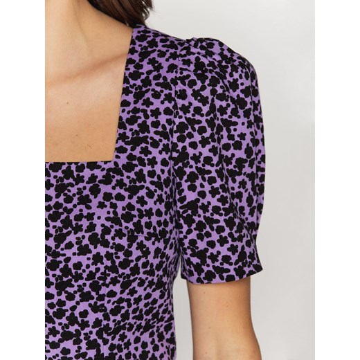 Sukienka Bialcon dopasowana casual z krótkim rękawem mini 