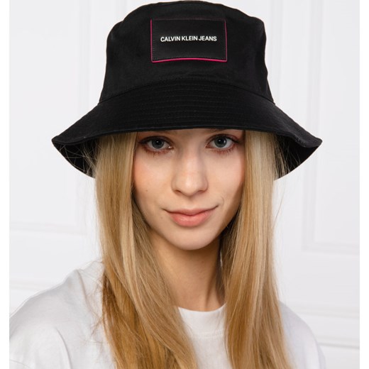 Czarny kapelusz damski Calvin Klein 