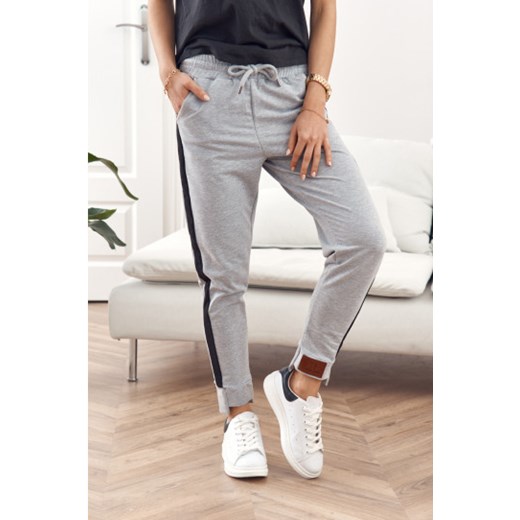 Spodnie dresowe z lampasem jasnoszare 01035 S/M fasardi.com