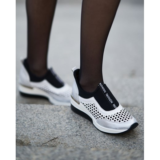 Srebrne sneakersy matrycowane AGA Aga 39 wyprzedaż Botimo.pl