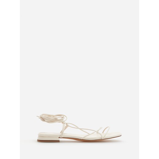 Espadryle damskie Reserved płaskie z klamrą