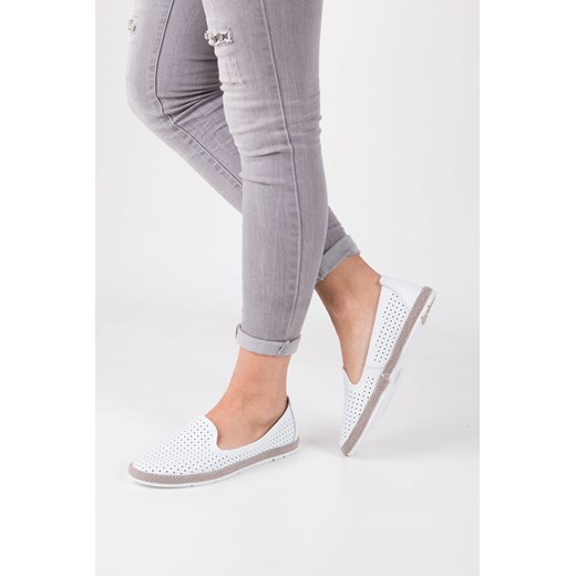 Białe półbuty espadryle skórzane ażurowe Casu DP081/18WH Casu 39 okazja Casu.pl