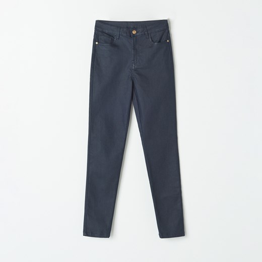 Mohito - Woskowane jeansy - Niebieski Mohito 34 promocyjna cena Mohito
