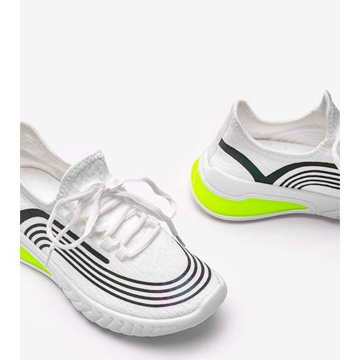 Białe wsuwane obuwie sportowe z holograficznym wzorem Delaney 36 gemre