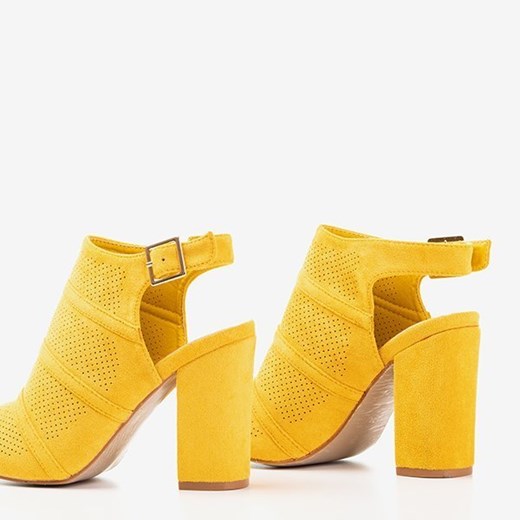 Żółte sandały na słupku z ażurową cholewką Amberlu - Obuwie Royalfashion.pl 36 royalfashion.pl