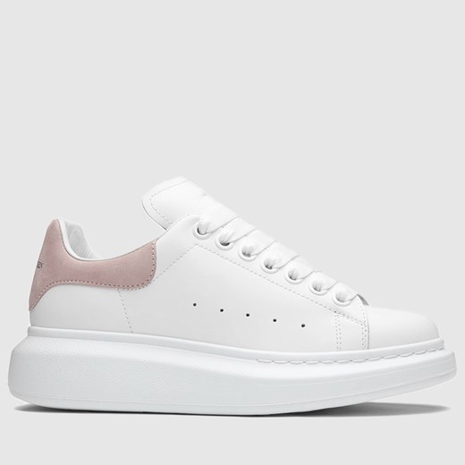 ALEXANDER MCQUEEN -  białe sneakersy damskie z różowym napiętkiem 36 outfit.pl
