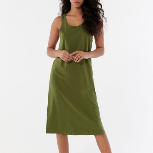Sukienka Outhorn casual jerseyowa w serek trapezowa na ramiączkach 