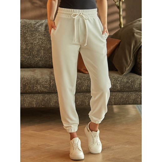 Dresowe białe spodnie z kieszeniami L'AF DIX ze sklepu Eye For Fashion w kategorii Spodnie damskie - zdjęcie 111217047