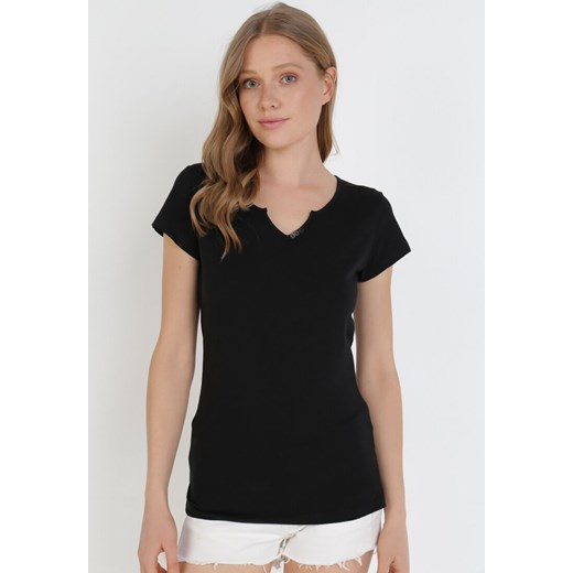 Czarny T-shirt Thonilacia ze sklepu Born2be Odzież w kategorii Bluzki damskie - zdjęcie 111519038